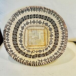 NEW Tonga Artisan Handmade Basket Bowl. Bought in Zambia, Africa
